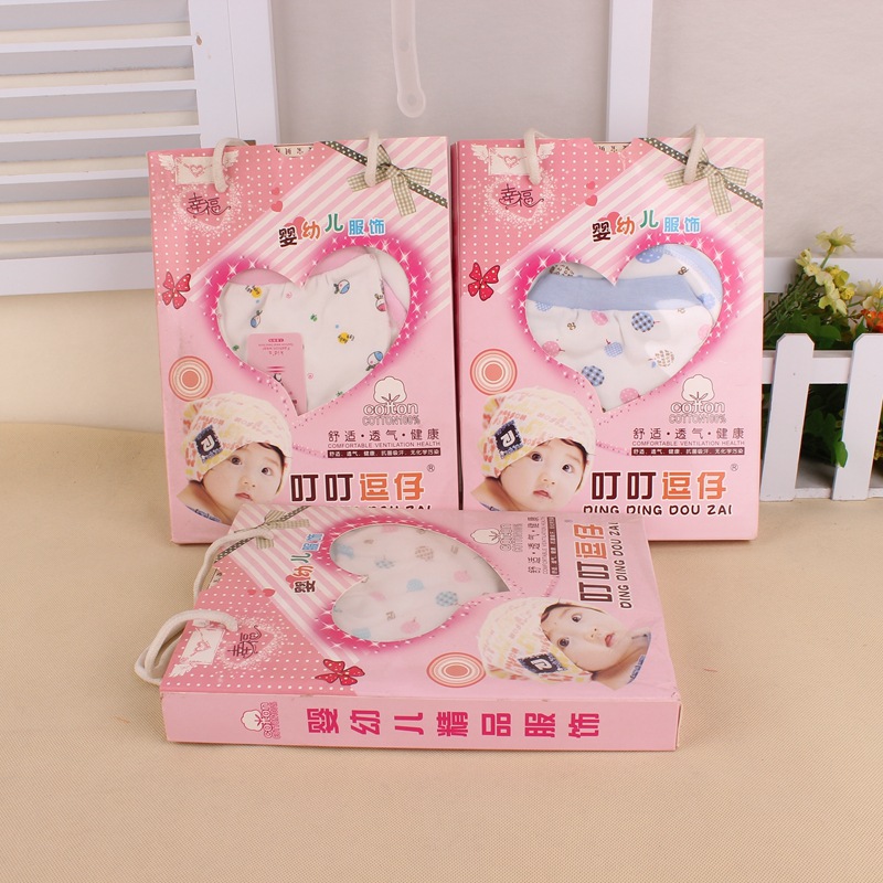 Coffret cadeau pour bébé - vêtements - Ref 1964533 Image 6