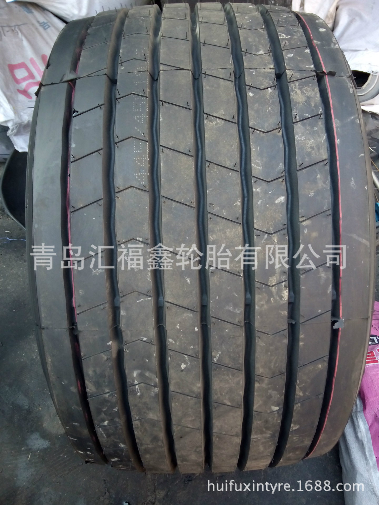 现货销售轮胎钢丝子午线真空拖车轮胎425/55R19.5
