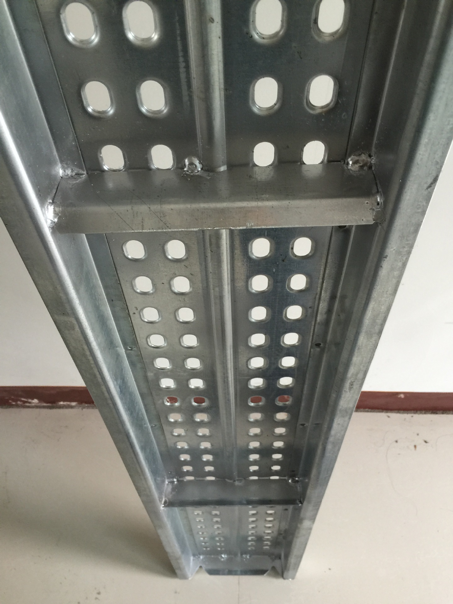 厂价直销锌层高不易生锈热镀锌封闭式钢跳板