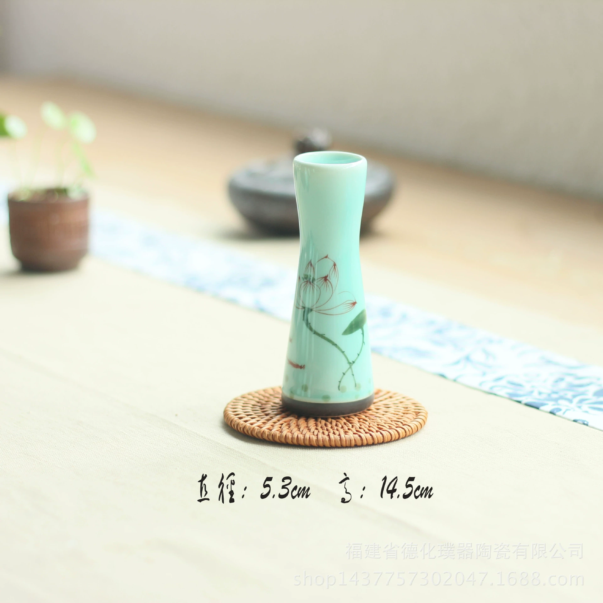 Exquisite hand -painted lotus ceramics plugs creative home handmade vase decoration hydroponic celadon office ornaments