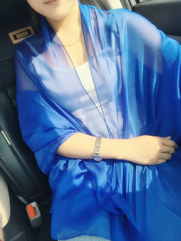 宝蓝色