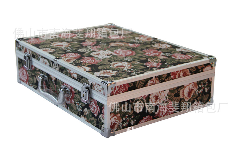 供应各种材质面料铝箱 产品包装箱 亚克力展示箱 礼品箱