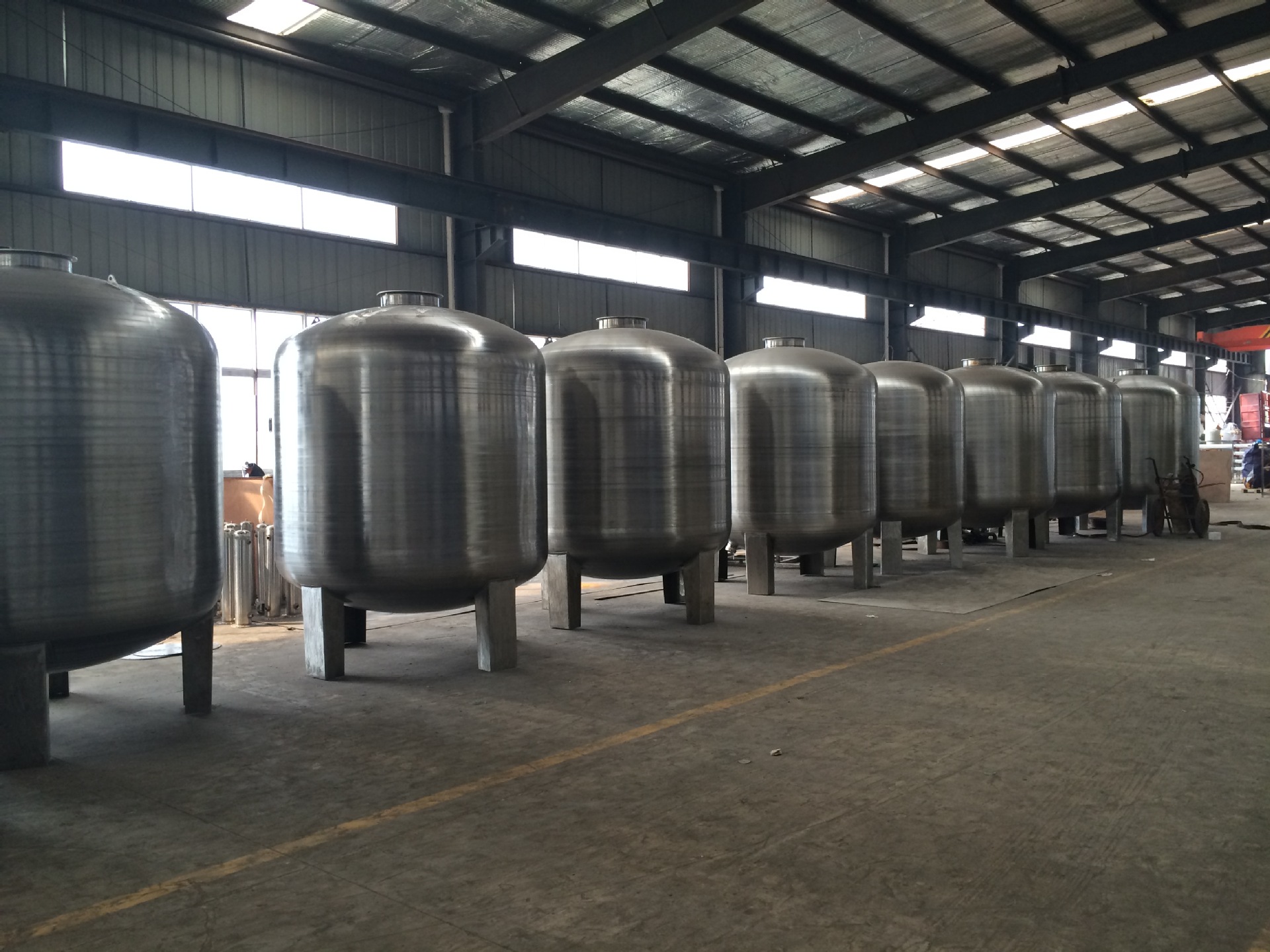 生产销售水上乐园水处理设备、大型侧式法兰沙缸