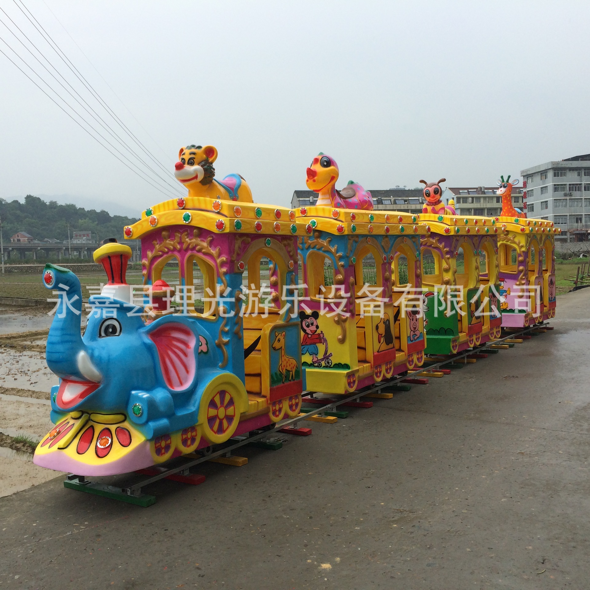 Electric train railed for amusement parks