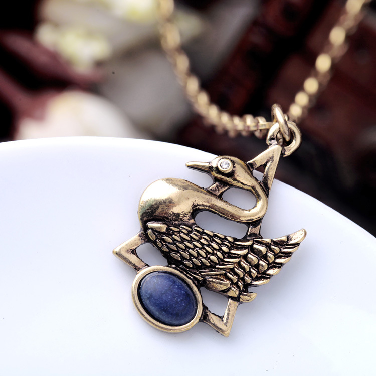 Rétro Élégant Swan Collier De Mode Fashionmonger Accessoires 2021 Nouveau Automne/hiver Chandail Chaîne Européenne Et Américaine Style Collier display picture 7