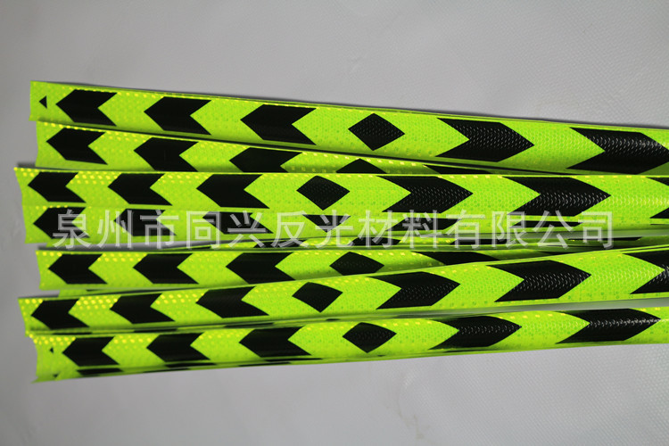 货车导向标 反光贴 绿黄黑箭头标 安全反光贴 交通警示 双向标