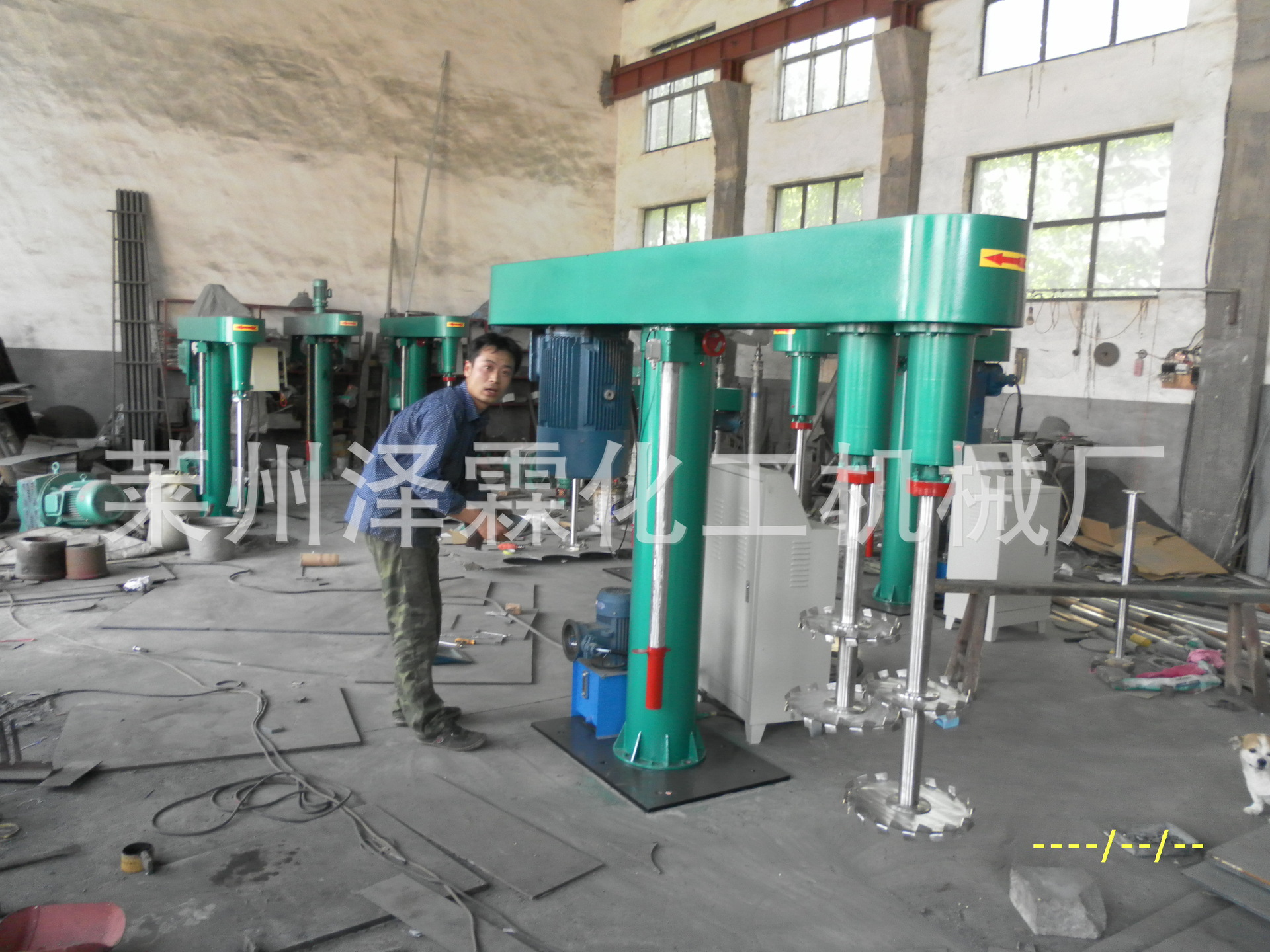 供应7.5KW变频防爆  液压升降分散机