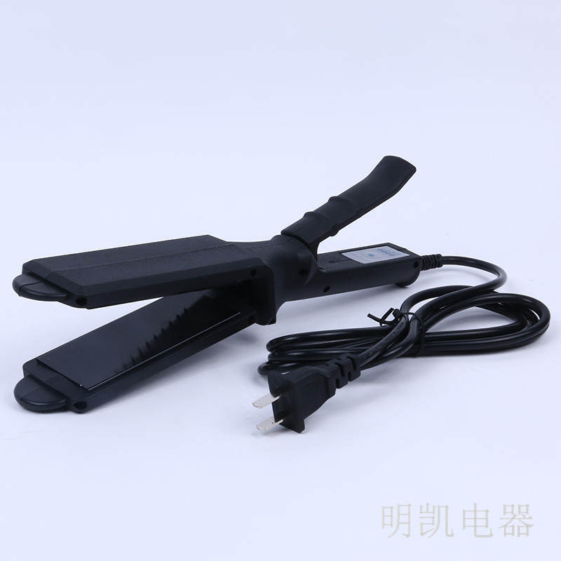 The multi-purpose hair straightener is comfortable, convenient and easy to carry. It has four temperature Settings and is fashionable for wholesale. Guangming 1011 detail image 3