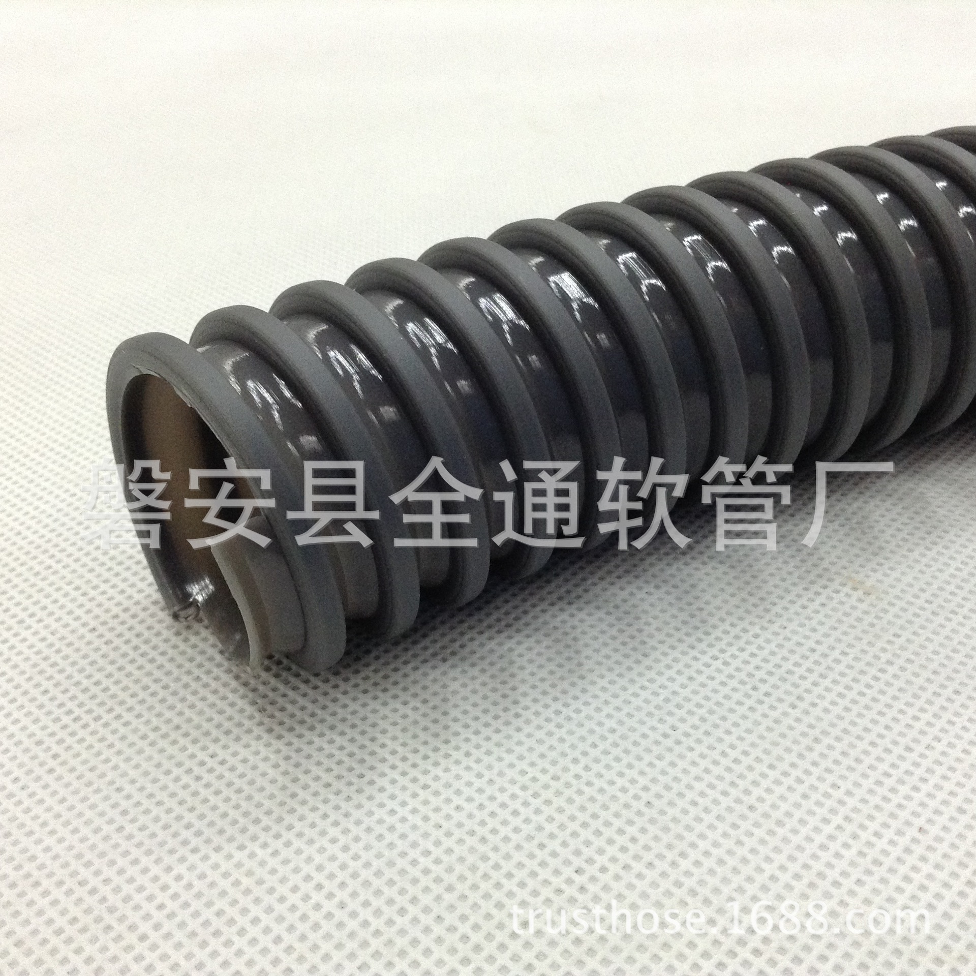 磐安厂家供应直径32毫米 内壁平滑 耐正负压 通风吸尘PVC方筋管