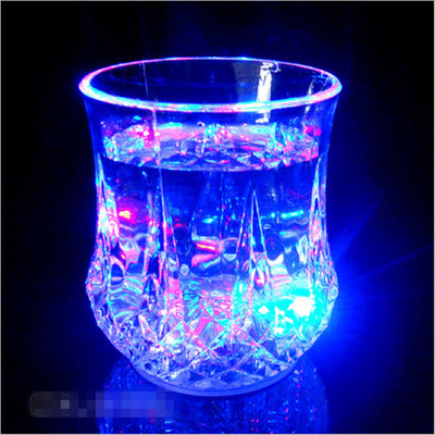 Strange new originality gift Induction Flashing Cup Colorful Flash Pineapple Cup Pour on the light LED Flashing Cup