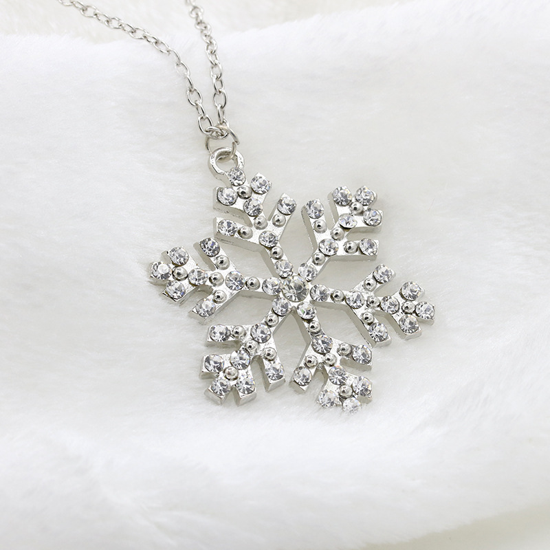 Diamond Crystal Snowflake Pendant Necklace Sweater Chain Christmas Gift Snowflake Necklace