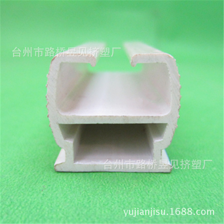 Productos de extrusión de plástico PVC tira de plástico Borde de sellado ranura para tarjeta de sellado Procesamiento de extrusión de perfil de PVC
