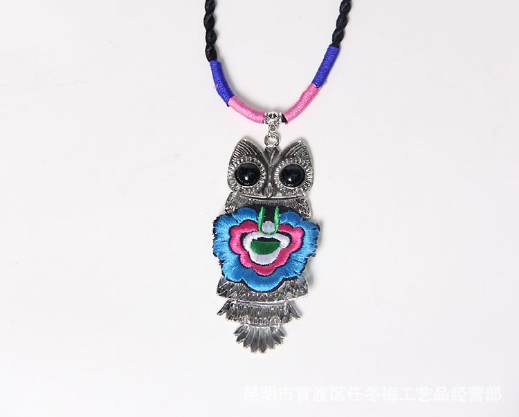 绣花猫头鹰项链
