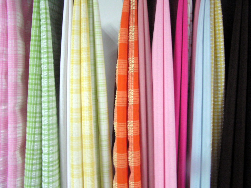 厂家直销阳离子朝阳格子300D*300D 160克每平方