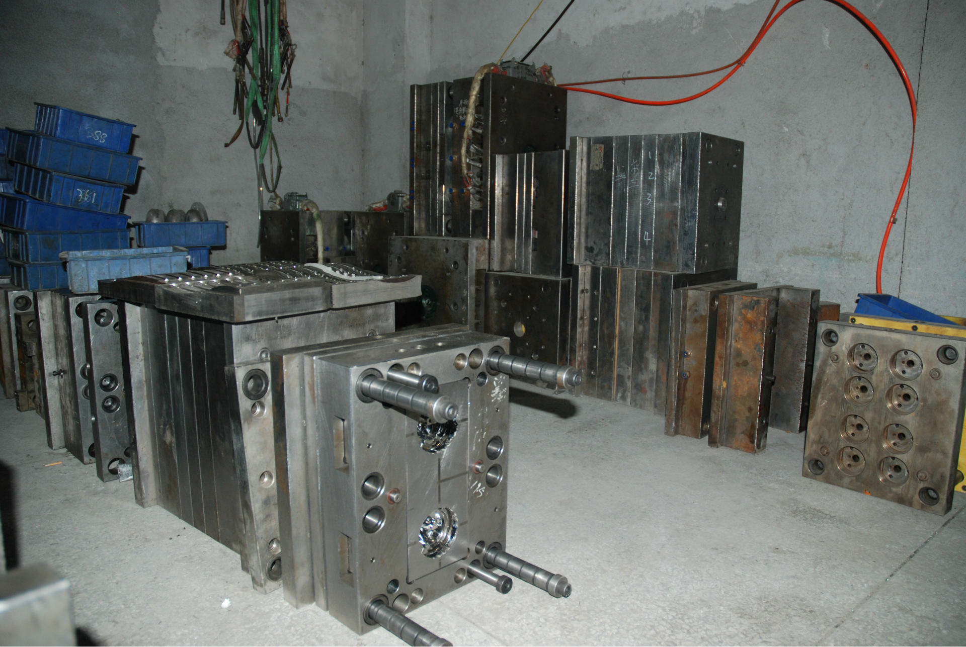 (工廠處理價)有現貨28克38克管胚模具低價出售