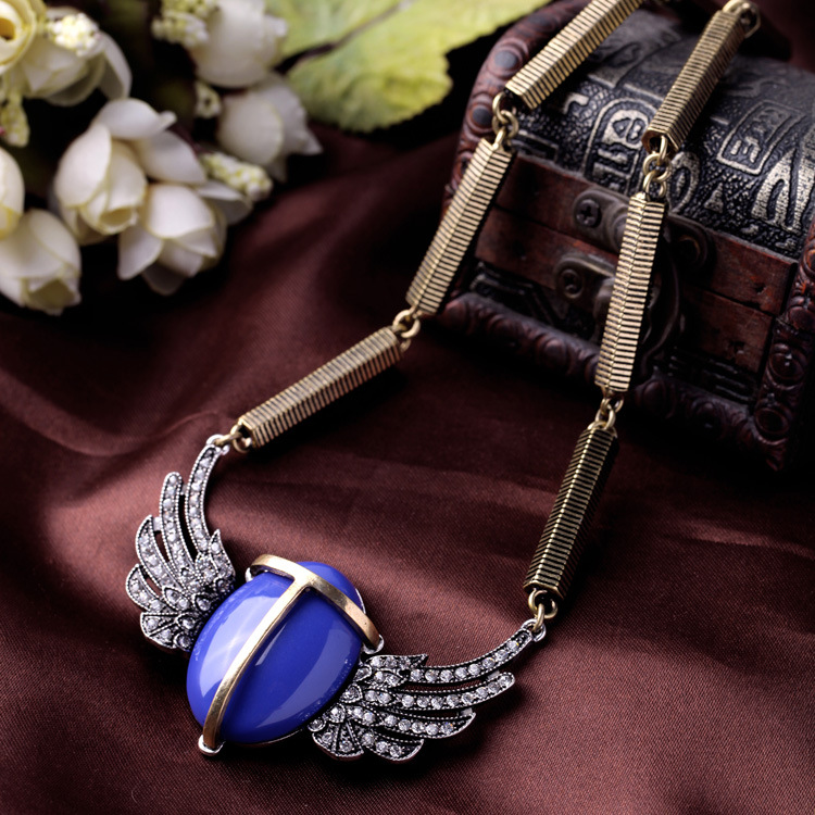 European And American Retro Purple Gemstone Necklace Design Sense Wings Diamond Clavicle Chain Personality Exaggerated Crystal Diamond Sweater Chain display picture 3