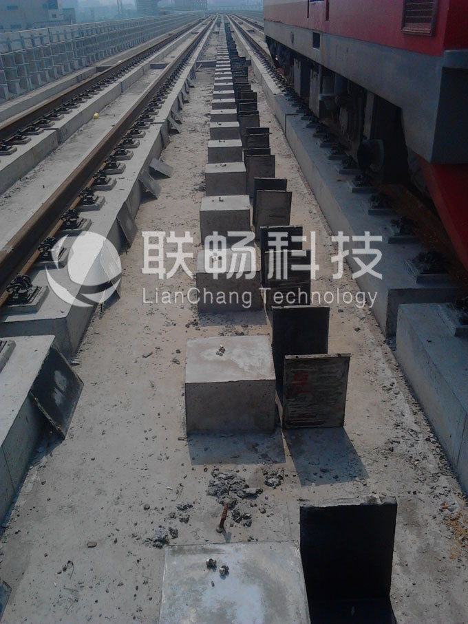 4、混凝土基座成型