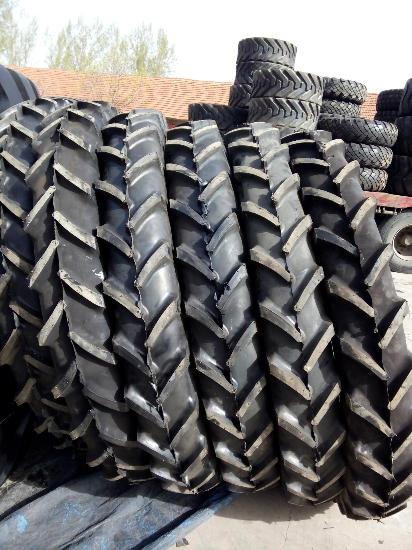 销售喷药机中耕机轮胎320/90R42  可配钢圈子午线真空胎