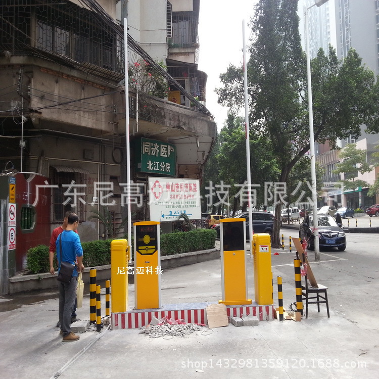 NGM厂家安装刷卡车道闸 进出道匝车牌门禁管理 一车一卡匝道系统-阿里巴巴