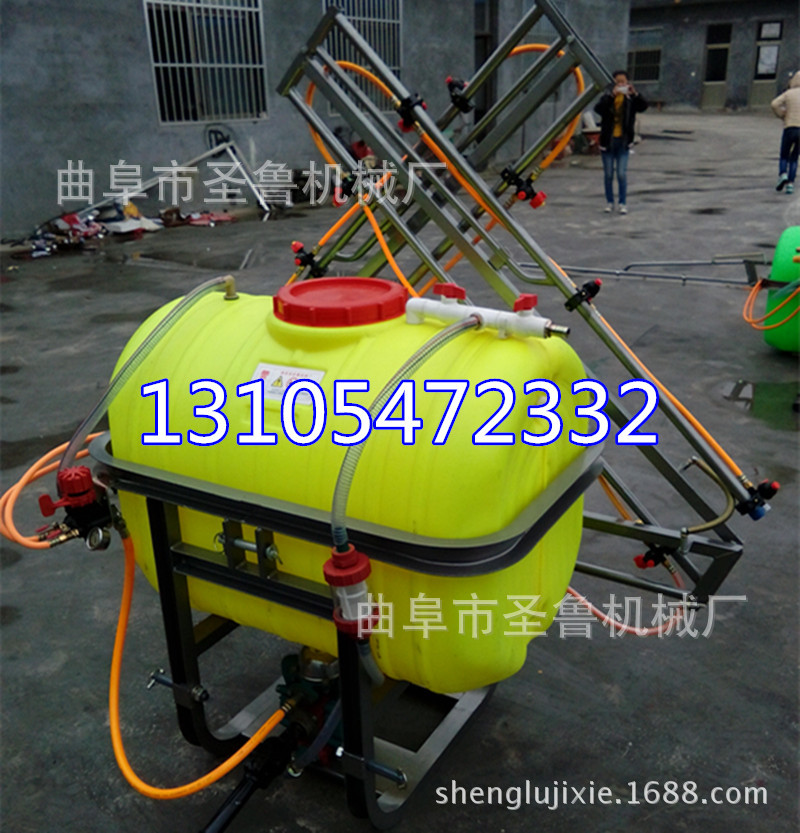 拖拉機(jī)打藥機(jī)7