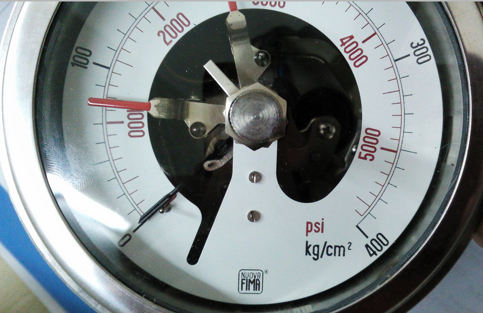 电接点压力表MCE10