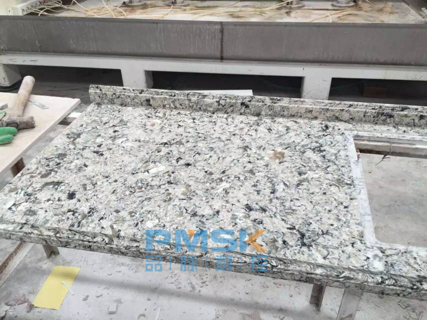 mmexport1445415700445