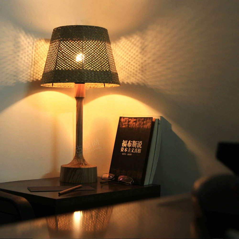 Japanese straw woven table lamp for living room, creative lights