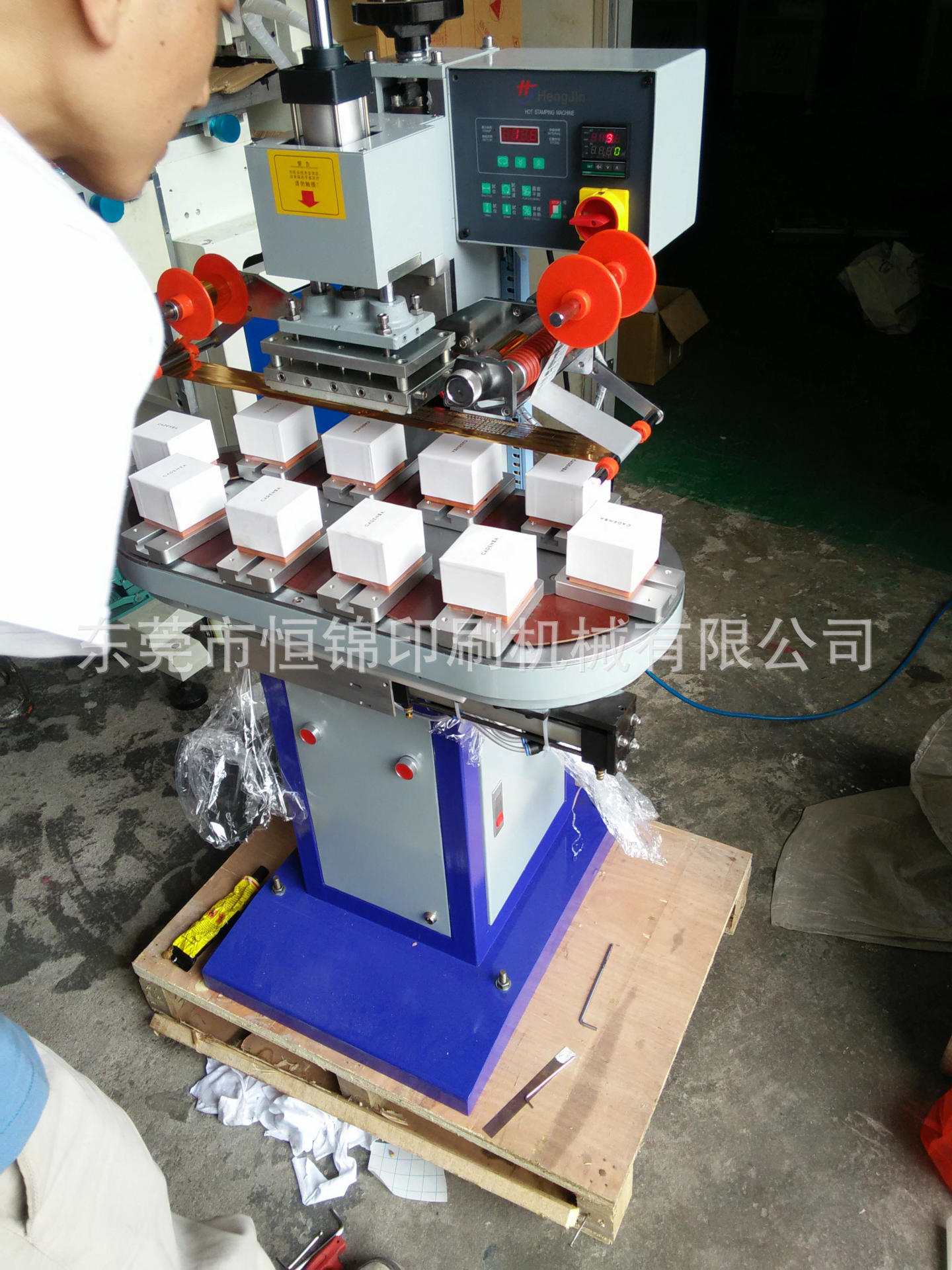 东莞转盘平面气动烫金机，六工位转盘压印机，四工位转盘压痕机