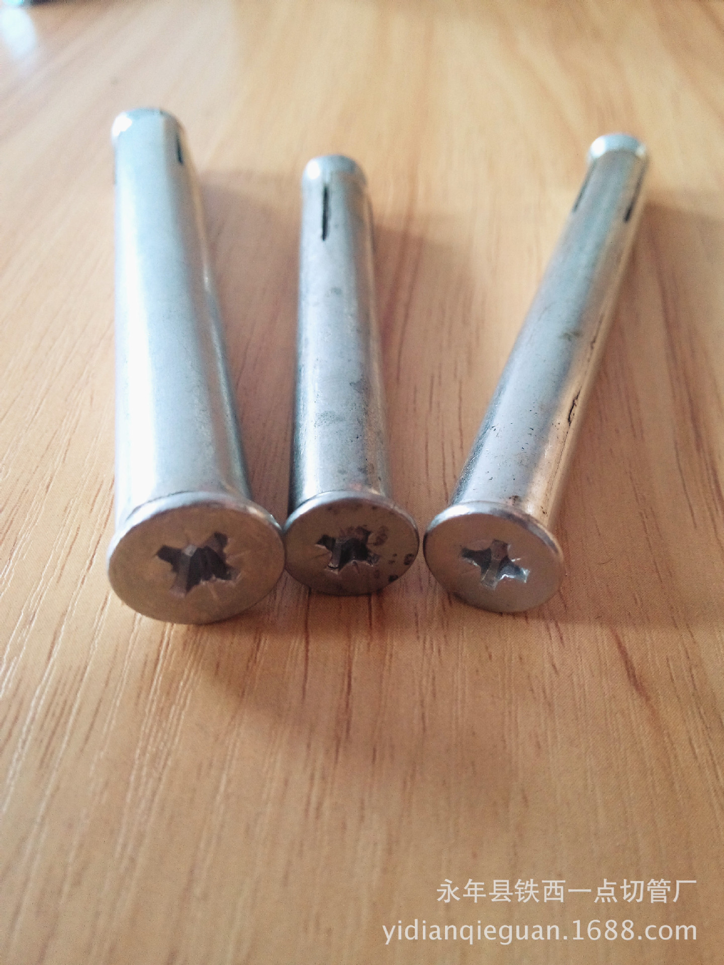 4.8镀锌沉头十字内膨胀 内膨胀螺栓 M8* 60 10*100