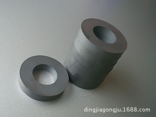 供应优质80x15-40mm铁氧体 带孔普通磁铁 带孔黑吸铁石强磁铁