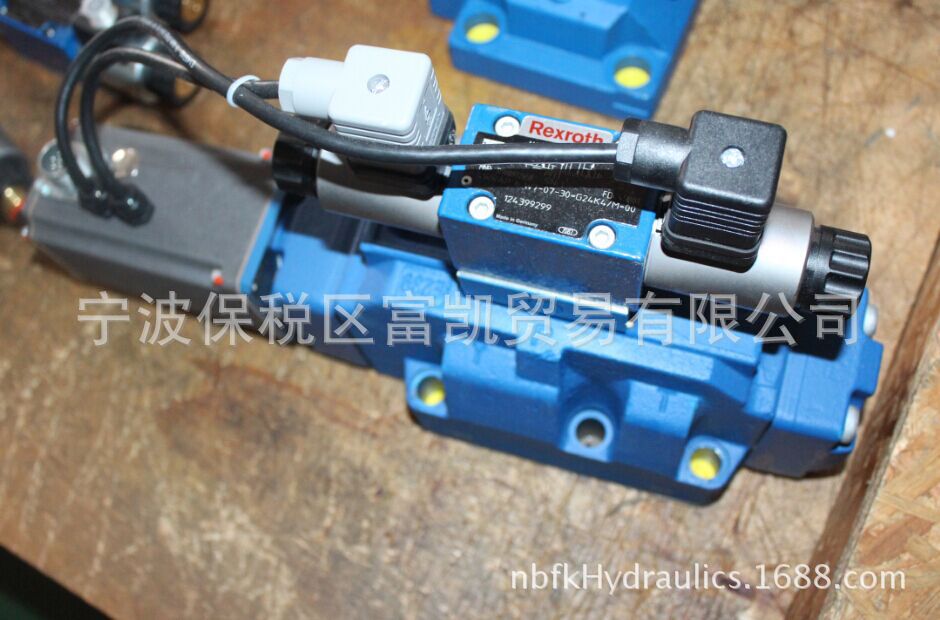 力士乐Rexroth液压阀4WRKE25W8-220L-3X/6EG24EK31/F1D3M