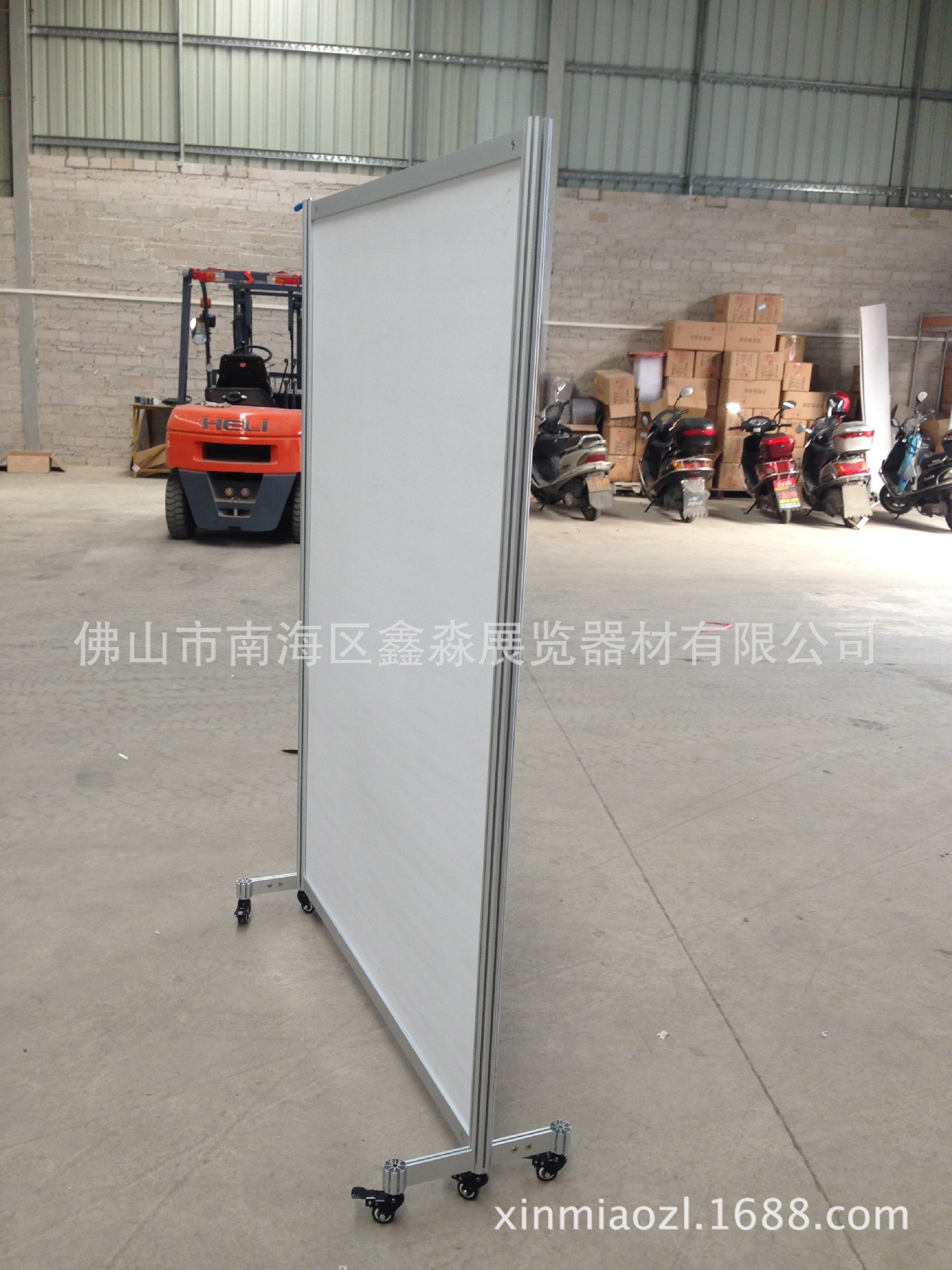 ���ƶ��������黭չ�� �������չʾ�� �������װ����չ������