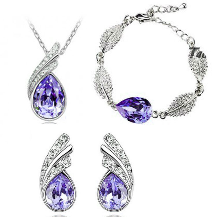 Fashion Floating Crystal Pendant Necklace Earrings Bracelet Three-piece Set display picture 2