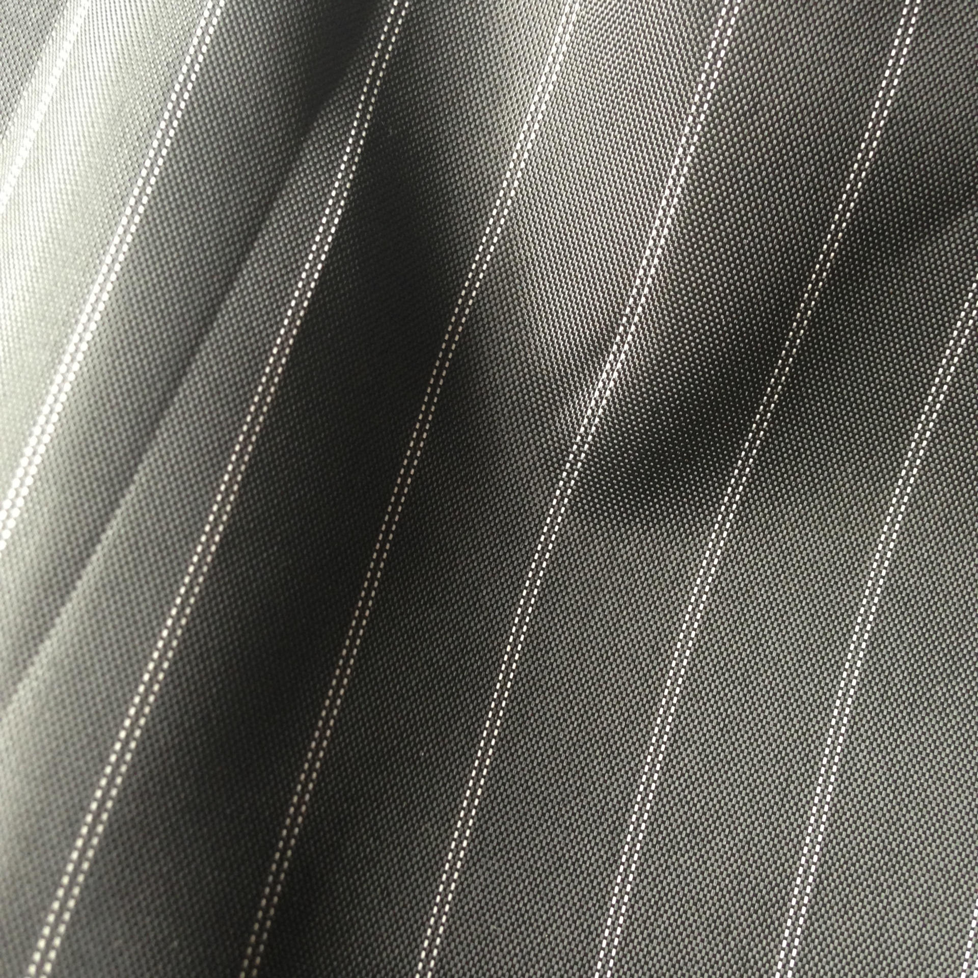 厂家批发色织提花袖里里料平纹斜纹涤纶衬衫面料可定 制服装用布