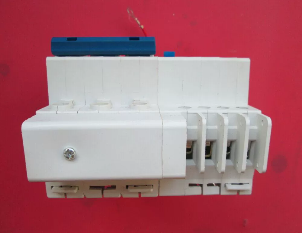 Power leakage alarm does not stick to the road, DZ47LE-63 D Type 10A 30MA three-phase four-phase