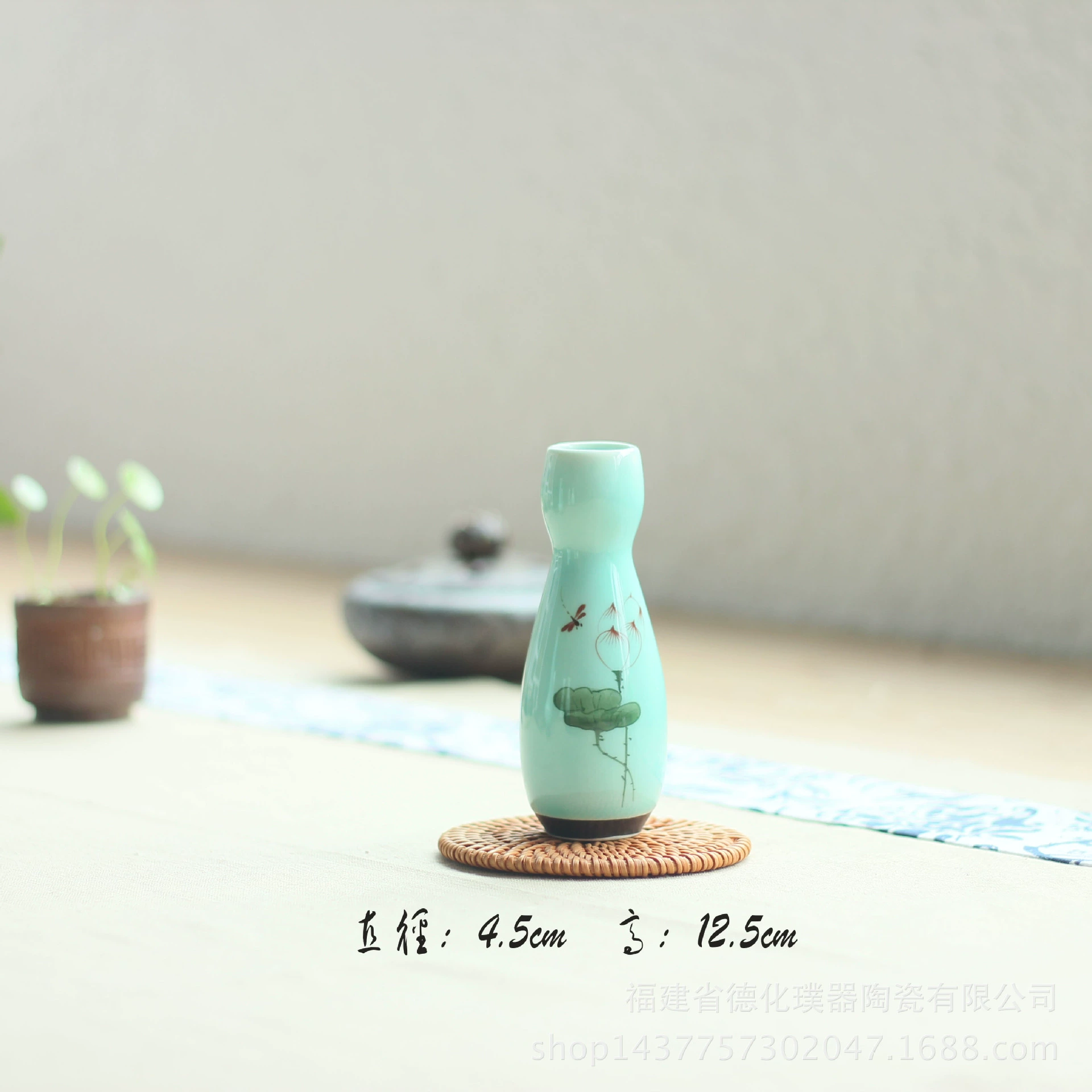 Exquisite hand -painted lotus ceramics plugs creative home handmade vase decoration hydroponic celadon office ornaments
