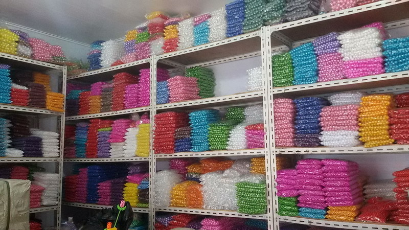 Factory direct sales of flying saucer beads, middle beads, Chinese knot woven lantern beads, DIY decorative accessories, inner colored beads detail image 9