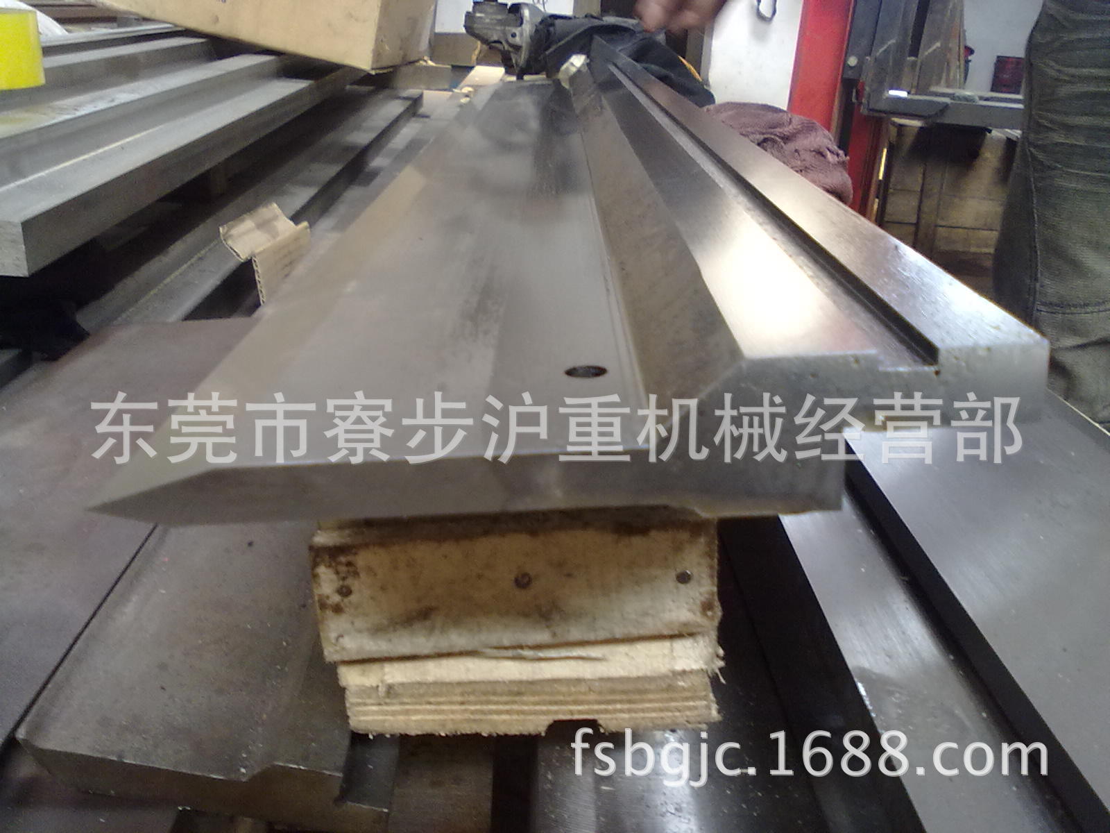 折弯刀模图纸  2米5折弯机模具价格  东莞折弯机模具修磨安装