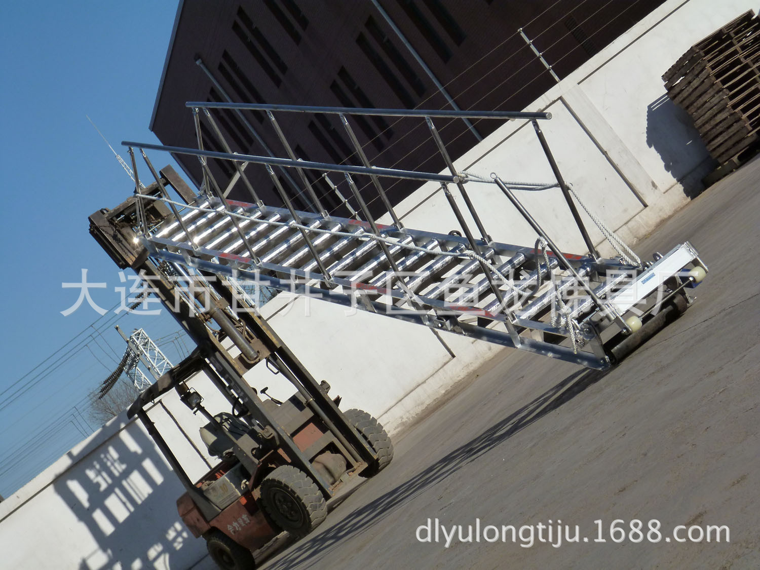 厂家供应 大连鱼龙牌 铝质舷梯 码头梯 上岸梯 梯子批发