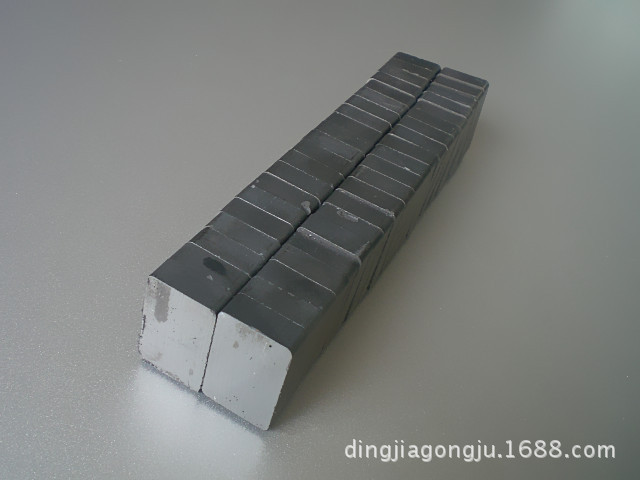 供应优质40x25x10mm铁氧体 方形普通磁铁 方形吸铁石