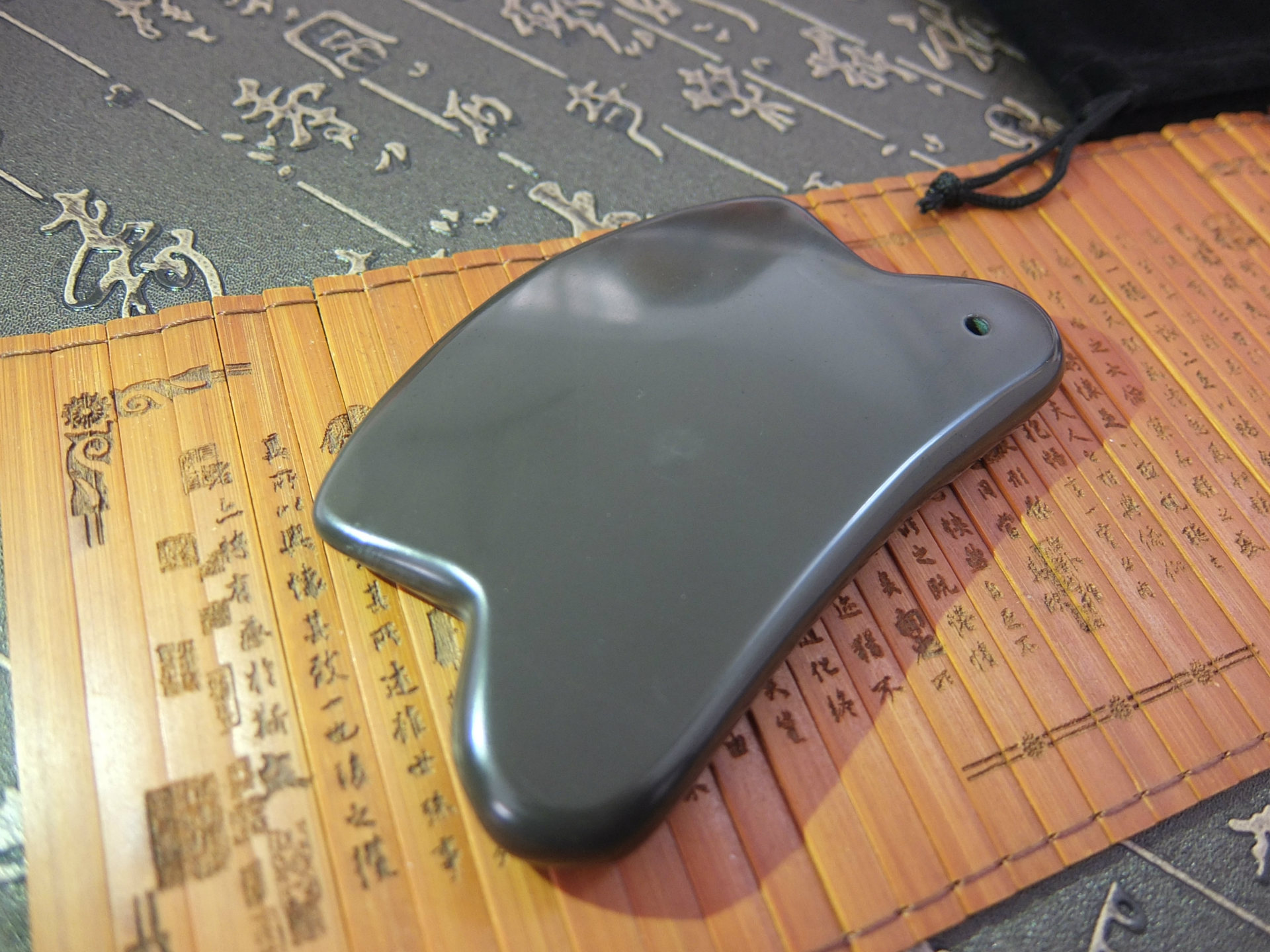砭石刮痧板正品,怎么选砭石刮痧板,砭石和玉石刮痧哪个好_大山谷图库