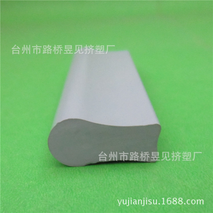 Perfiles de plástico extruido, tiras de plástico PVC, asas/sujetadores, accesorios para muebles y perfiles de puertas/ventanas, productos extruidos.
