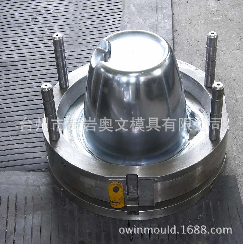 专业制造各种塑料模具，塑料椅子，塑料脸盘，PVC管件模具