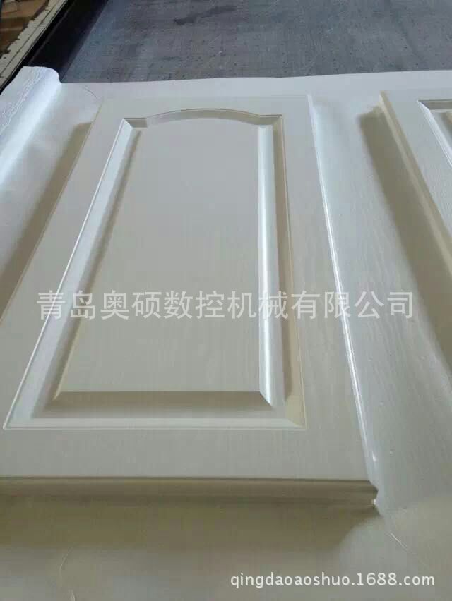 青岛奥硕全自动数控雕刻机 1325三头木工雕刻机 实木门雕花机