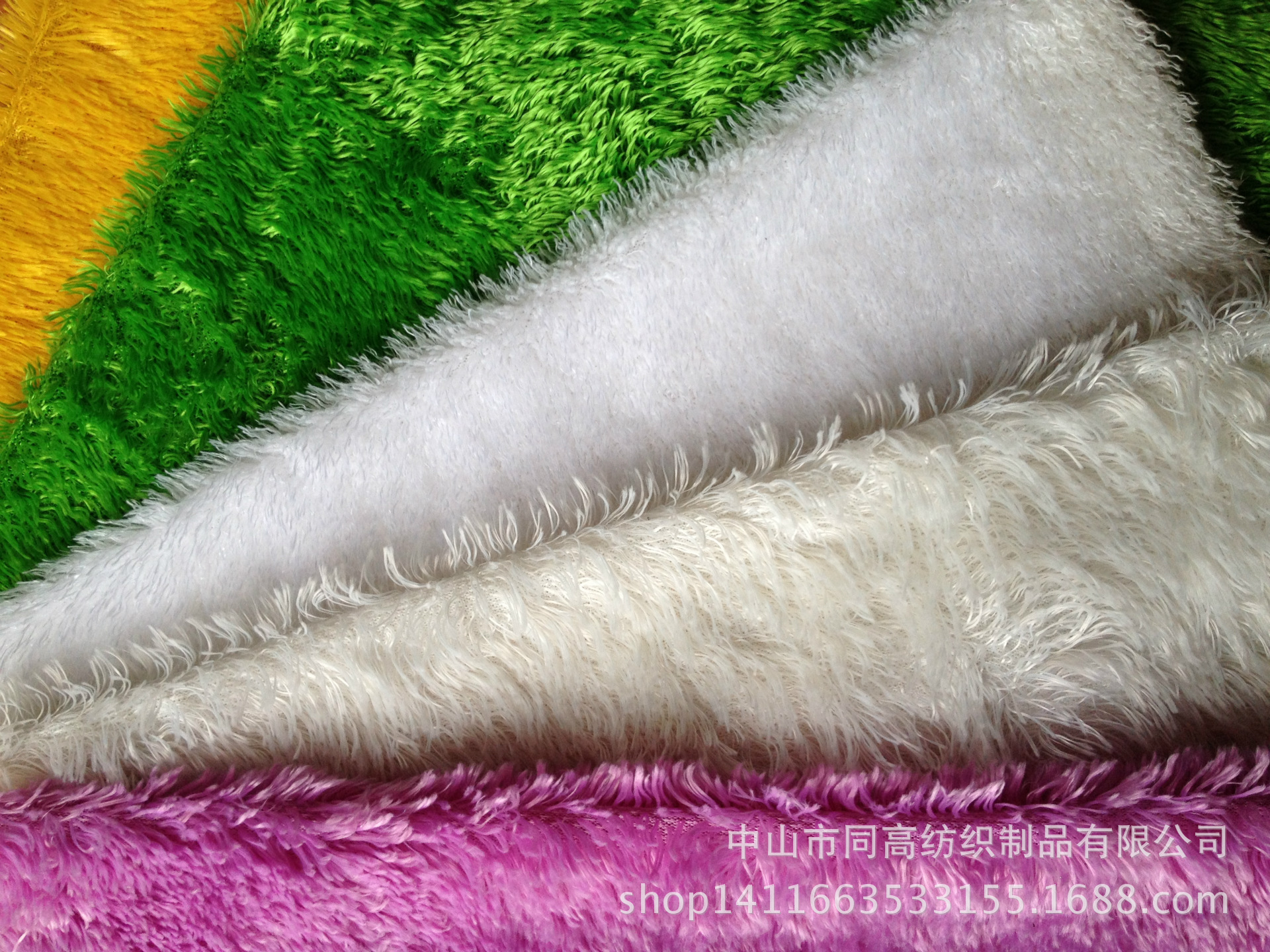 量大批发价海岛中空丝弯曲羽毛绒蒸纱纯涤毛绒布