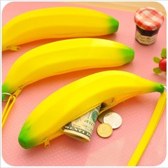 Factory Direct Sales Japanese and Korean Cute Silicone Banana Pouch, Silicone Coin Purse, Silicone Candy Color Pen Pouch, Coin Bag