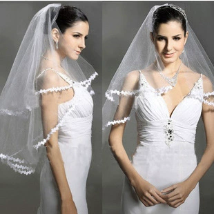 Lace bridal veil, flower‑edge on hexagonal net, 1,35×1,30 m, off‑white or white