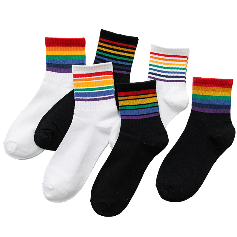 Calcetines de media pantorrilla calcetines largos de mujer Otoño e Invierno Calcetines largos de rayas calcetines de arco iris Calle japonesa ins calcetines de algodón altos de moda para mujer