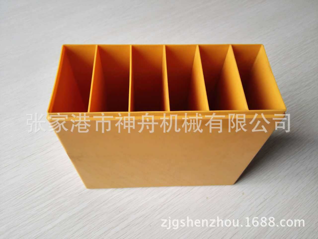 供应12V 24V塑料电瓶壳子模具及注塑机