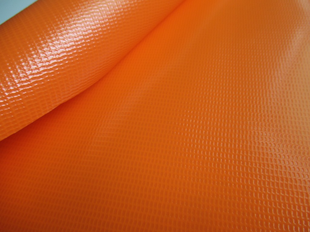 现货批发PVC夹网涂层500D各种颜色 用于防水包户外河流用品箱包